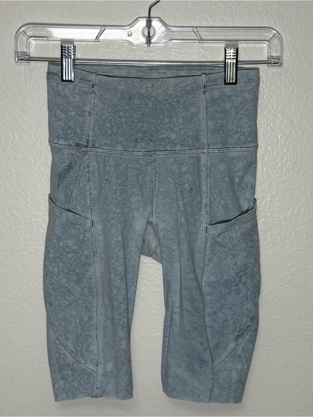 Lululemon Fast and Free Short 10"
City Grit White Blue Fog